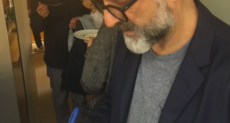 Massimo Bottura  firma per #pizzaUnesco