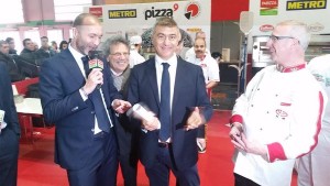 Alfonso Pecoraro Scanio con Julien Panet Presidente dell’APF, Association des Pizzérias Françaises a Parizza