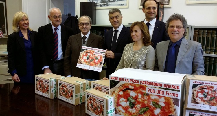 consegna 200.000 firme