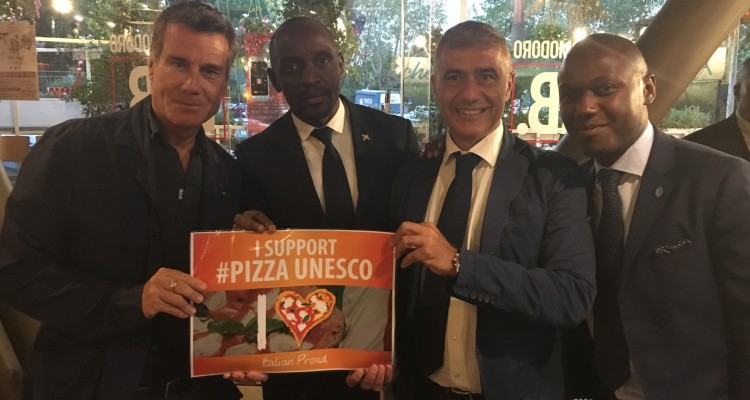 Alfonso Pecoraro Scanio e Jimmy Ghione con rappresentanti corpi diplomatici africani